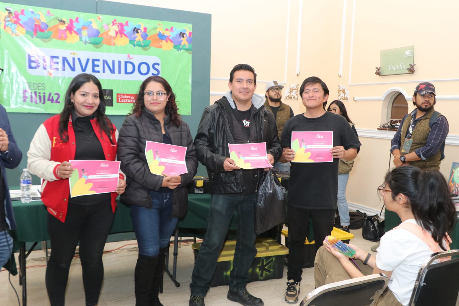 Pequeñas y Pequeños Universitarios de la UATx llevó el taller 'Entre mazorcas y sonrisas' a la FILIJ 42